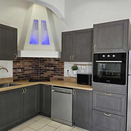 Agreable Logement Avec Terrasse Saint-Victoret Exteriör bild