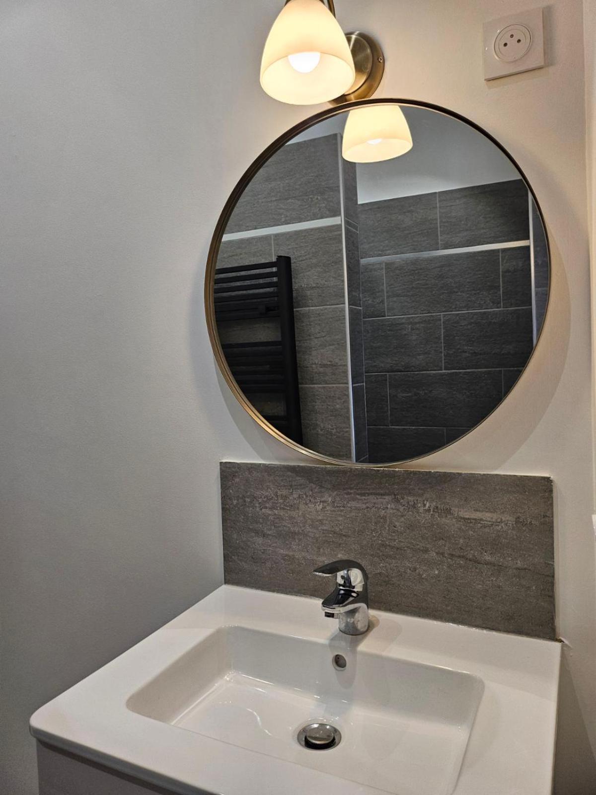Agreable Logement Avec Terrasse Saint-Victoret Exteriör bild