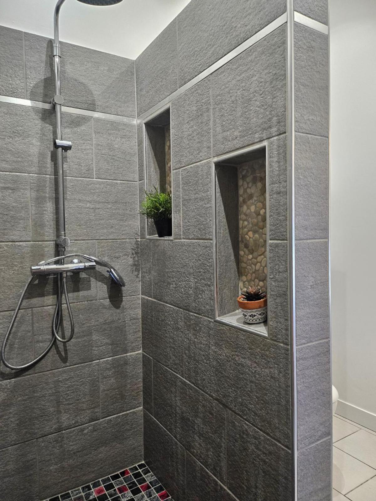 Agreable Logement Avec Terrasse Saint-Victoret Exteriör bild
